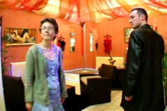 On emmène une mère au foyer visiter un sauna libertin près d’Evreux ! (Jacquie et Michel) *