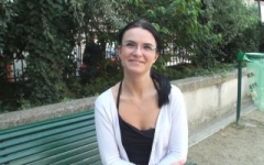 Sidonie, mère au foyer désespérée, fait garder ses enfants à une amie pour venir se faire enculer chez nous ! (Jacquie et Michel)