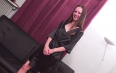 Arella, de Libourne, va s’en prendre plein sa chatte poilue et con cul !