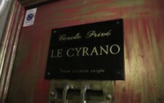 Angélique nous fait visiter le Cyrano à Ollioules et en profite pour baiser les employé(es) ! (Jacquie et Michel)