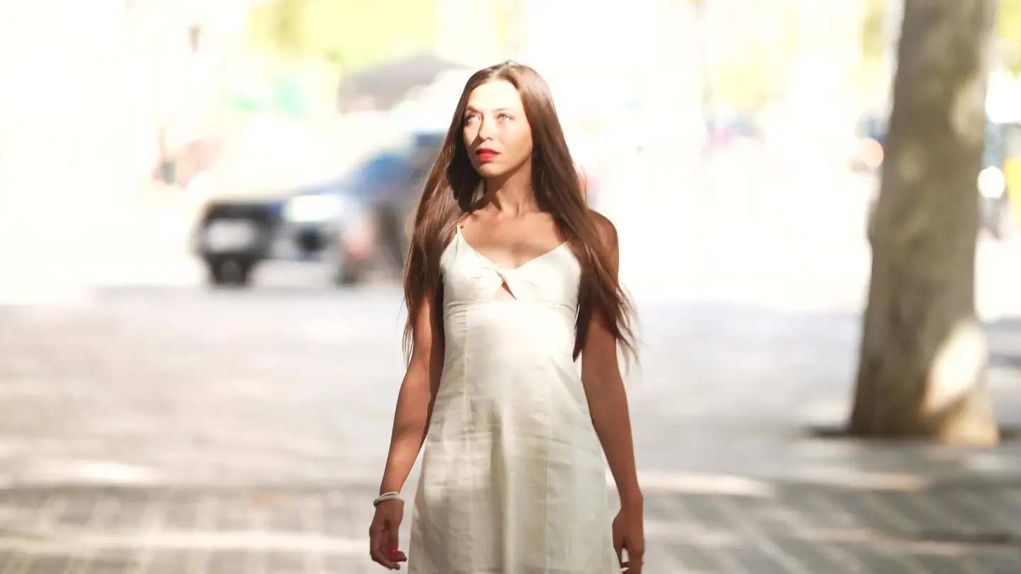 Lolita, bombe de Barcelone : la séductrice brûlante et libertine veut retrouver son amant devant une… (Jacquie et Michel)