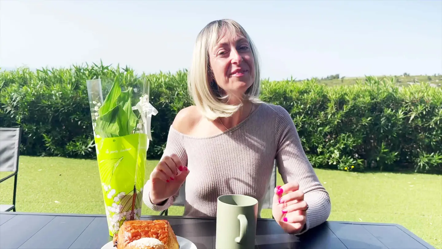 Lena : 40 ans et toujours plus torride, découvrez sa face cachée dans le plaisir charnel interdit ! (Jacquie et Michel)