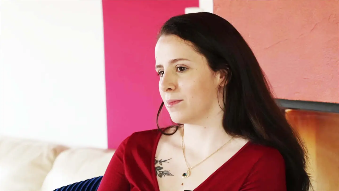 Plaisirs Interdits avec Lily, la tigresse de Lyon. Sa voix suave et son corps gracieux enivrants vou… (Jacquie et Michel)