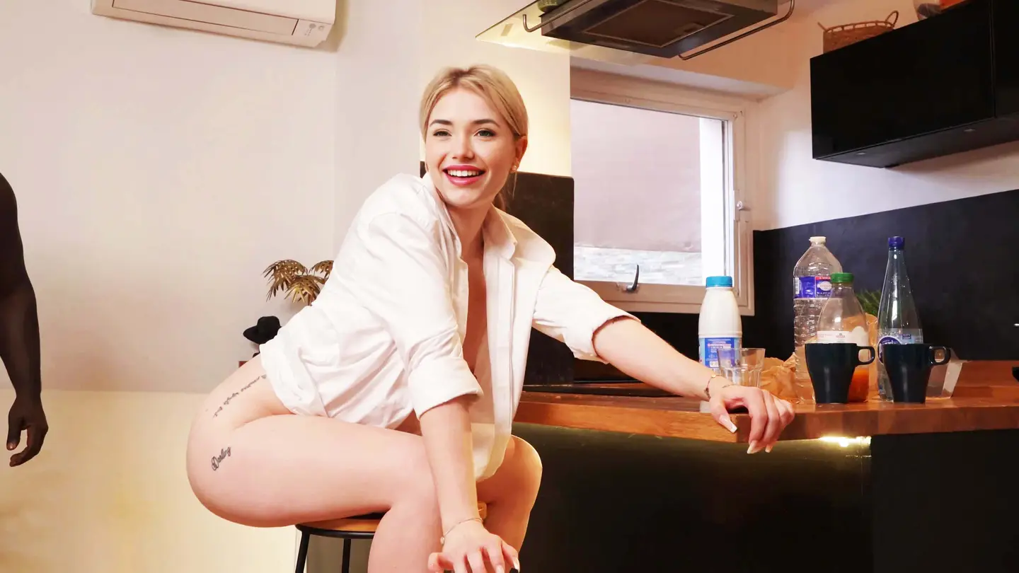 Anastasia, la pulpeuse orgiaque de Reims, relève le défi du double plaisir avec deux étalons affamés… (Jacquie et Michel)