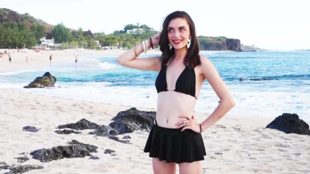 Daly, la succulente salope réunionnaise, ose tout devant la caméra pour des jeux torrides et excitan… (Jacquie et Michel)