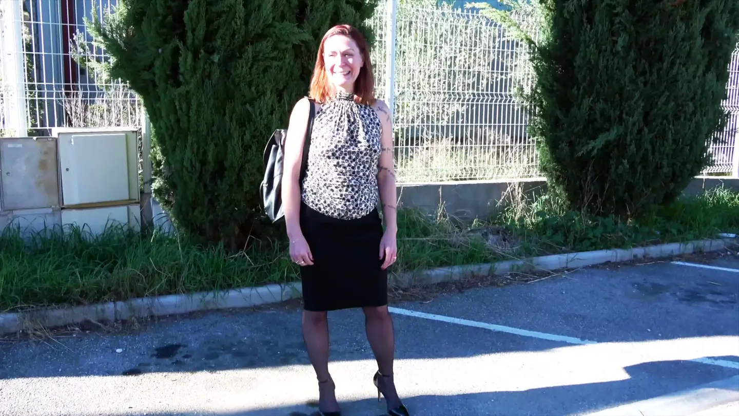 Un salon de coiffure, un mari voyeur et des pratiques déviantes… Frissonnez avec Wendy sous l&rsquo;oeil… (Jacquie et Michel)