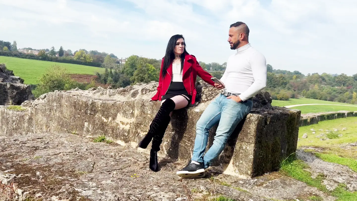 Orgie sensuelle avec Marinna, dominatrice épicée de Biarritz : succombez aux délices torrides du châ… (Jacquie et Michel)