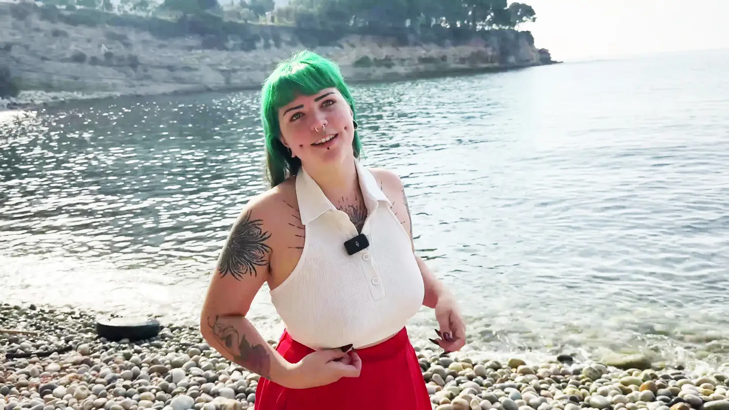 Viens t&rsquo;éclater avec Lilith, la déesse aux courbes incendiaires, et John dans leur passion pour le X… (Jacquie et Michel)