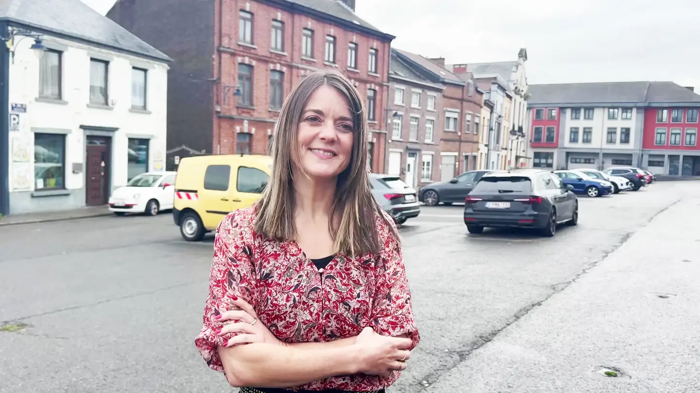 Découvre sans plus tarder la sulfureuse MILF belge Sevy, prête à tout pour te combler. (Jacquie et Michel)