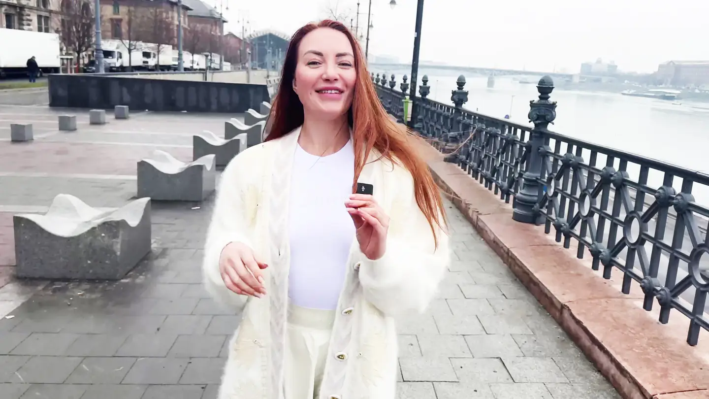 L’envoûtante Julie Maze, déesse du plaisir français, s’abandonne à Emmanuel pour une soirée de volup… (Jacquie et Michel)