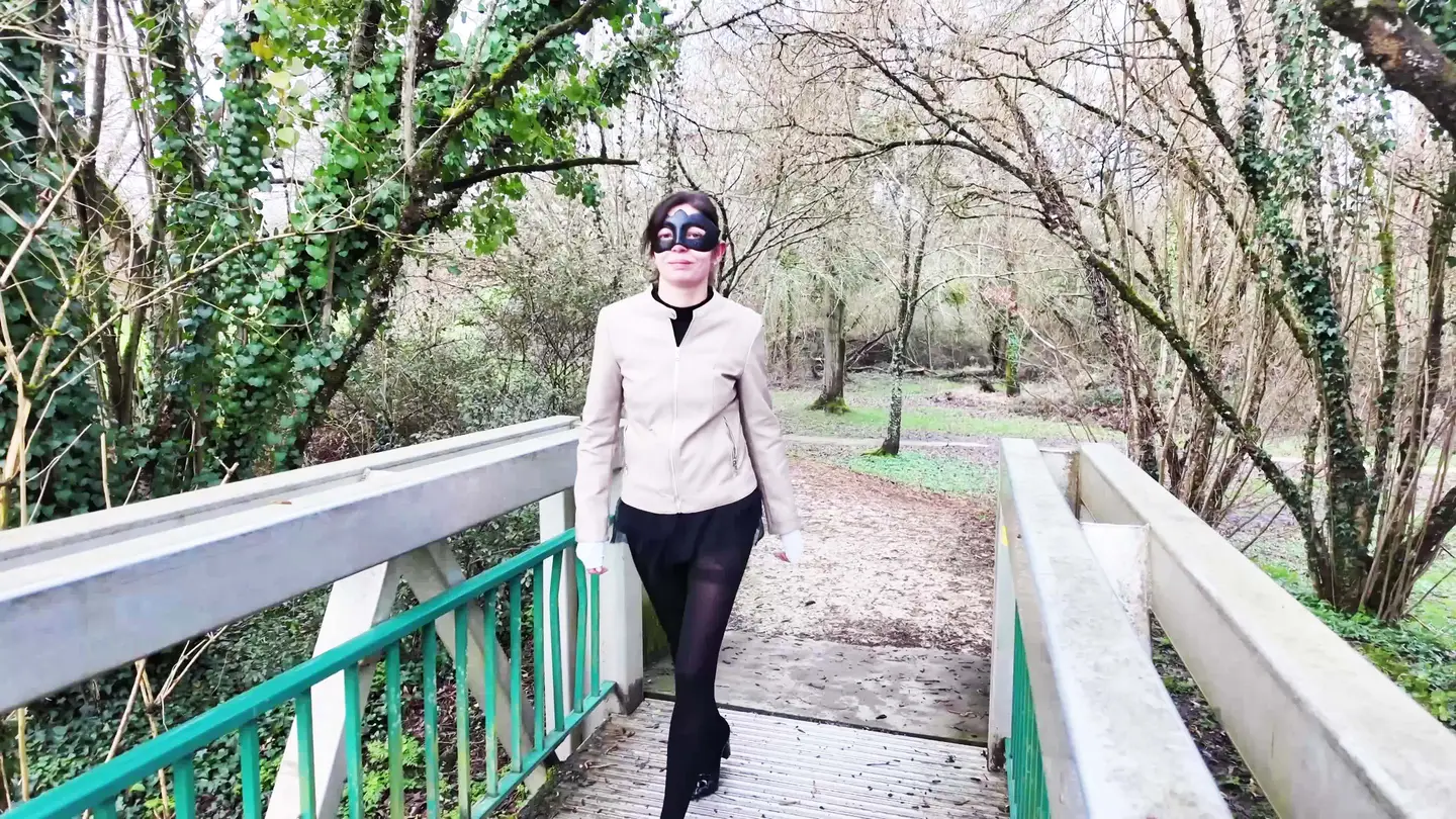 Venezia, la tentatrice du Poitou-Charentes: Prête à révéler ses fantasmes les plus osés devant vous … (Jacquie et Michel)