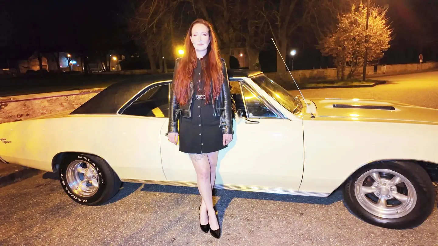 La sulfureuse Madmoiselle Jou dévoile ses fantasmes sexuels devant la caméra et vous offre un specta… (Jacquie et Michel)