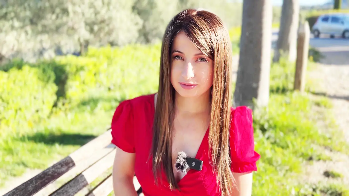 Expérience extrême avec l&rsquo;assistante hot de Lyon, qui se dévoile face à la caméra pour satisfaire to… (Jacquie et Michel)