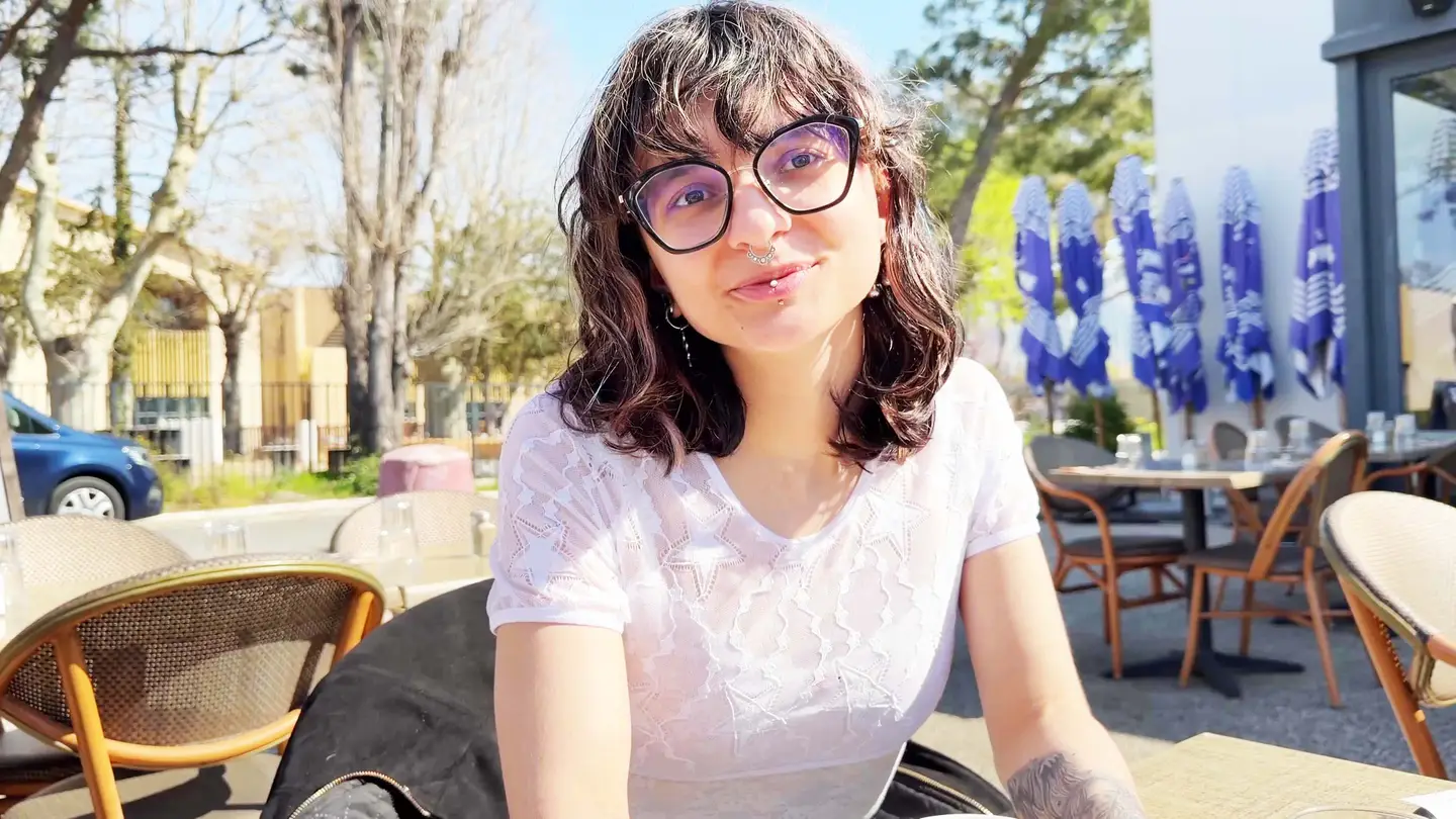 Lotus, jeune nymphomane belge en extase devant son partenaire Bastien : une vidéo X torride et éroti… (Jacquie et Michel)